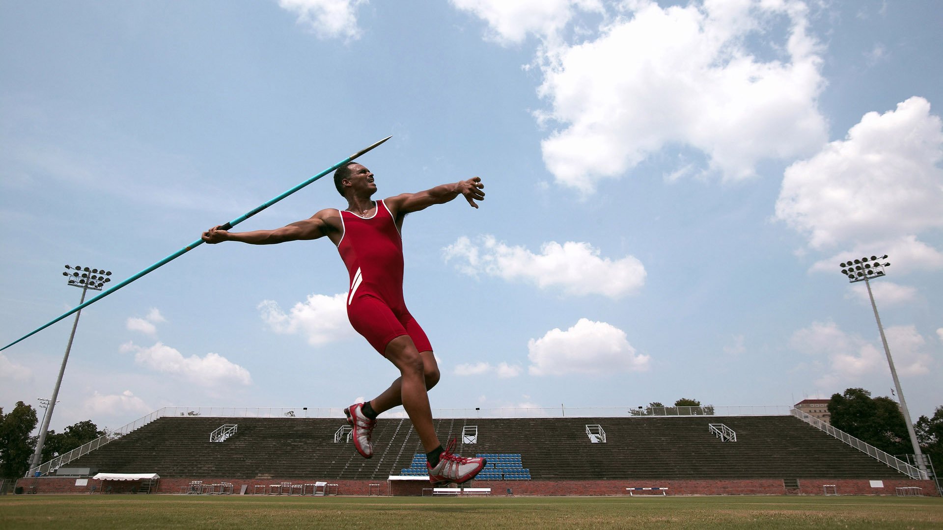 “一带一路”背景下青少年足球国际合作项目不断深化，行业持续走高