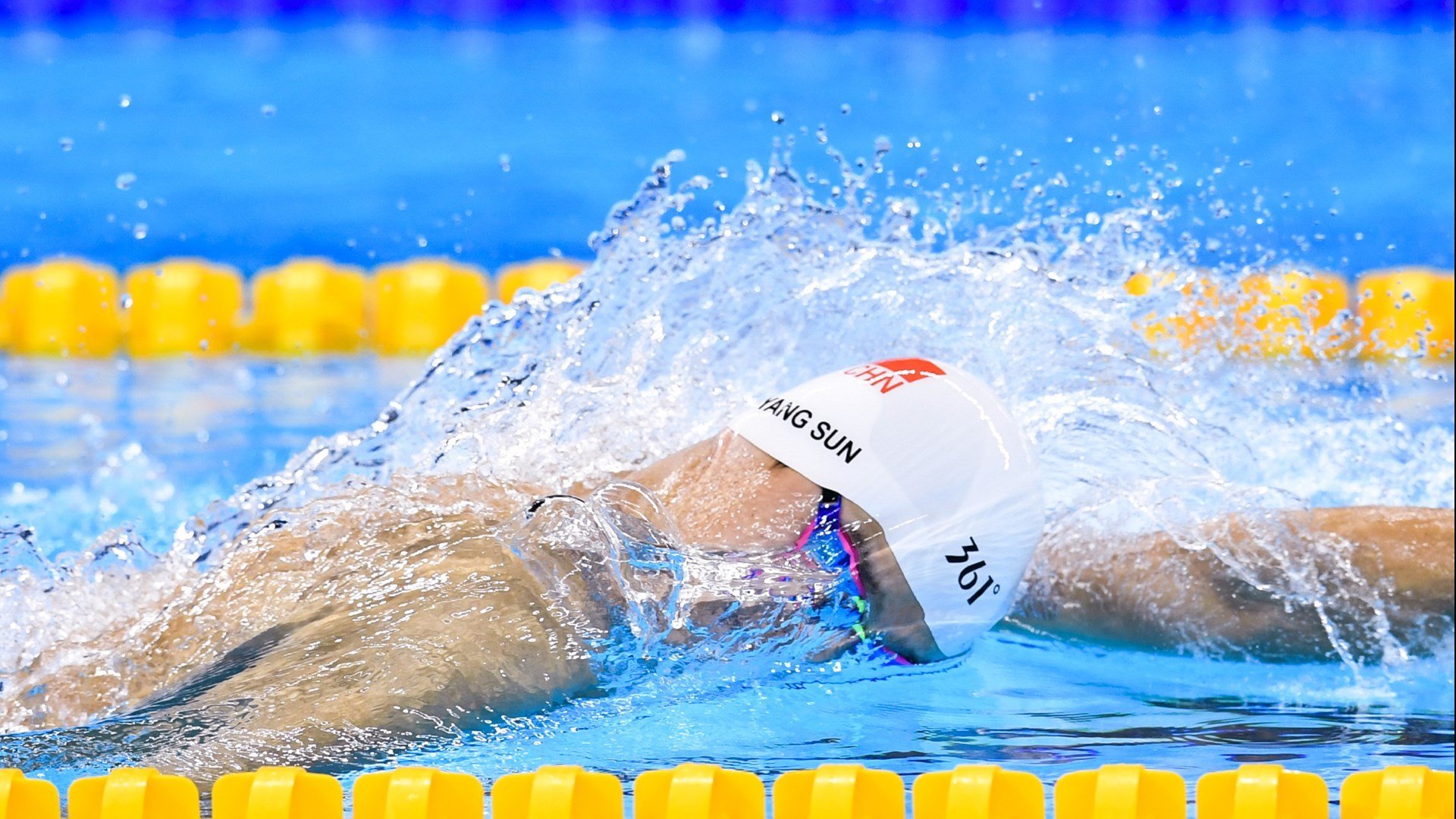 《跨界IP合作：电竞带动周边娱乐产业繁荣》，跨境电竞